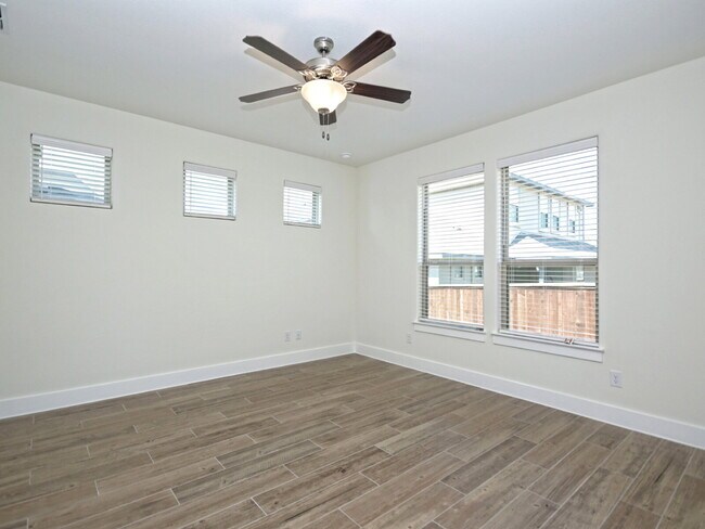 Building Photo - "Charming 3-Bedroom Condo Retreat in Georg...
