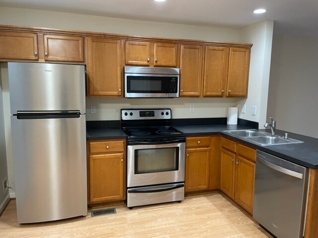 Building Photo - 411 Clare Ln