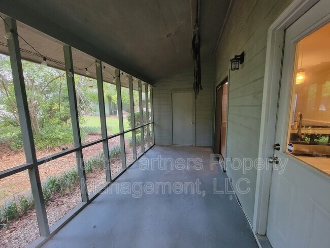 Building Photo - 2612 Fox Ct