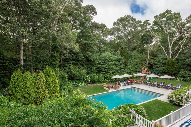 Building Photo - 6 Old School House Ln