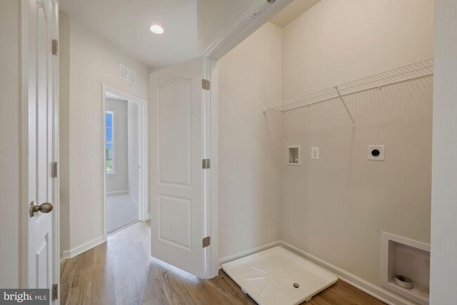 Building Photo - 6211 Davinci St