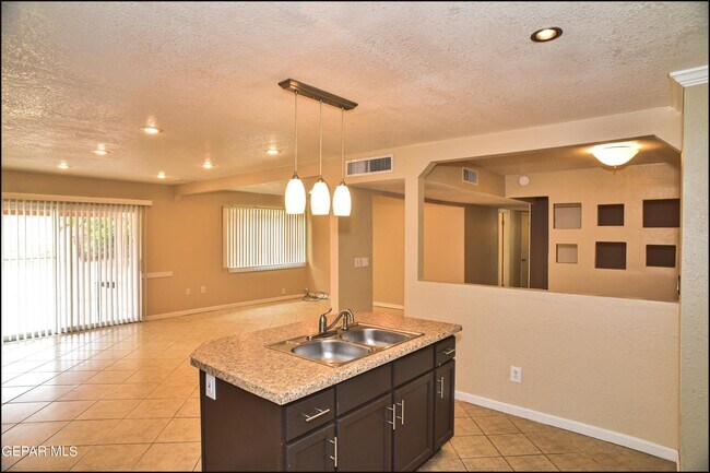 Building Photo - 10824 Pico Norte Rd