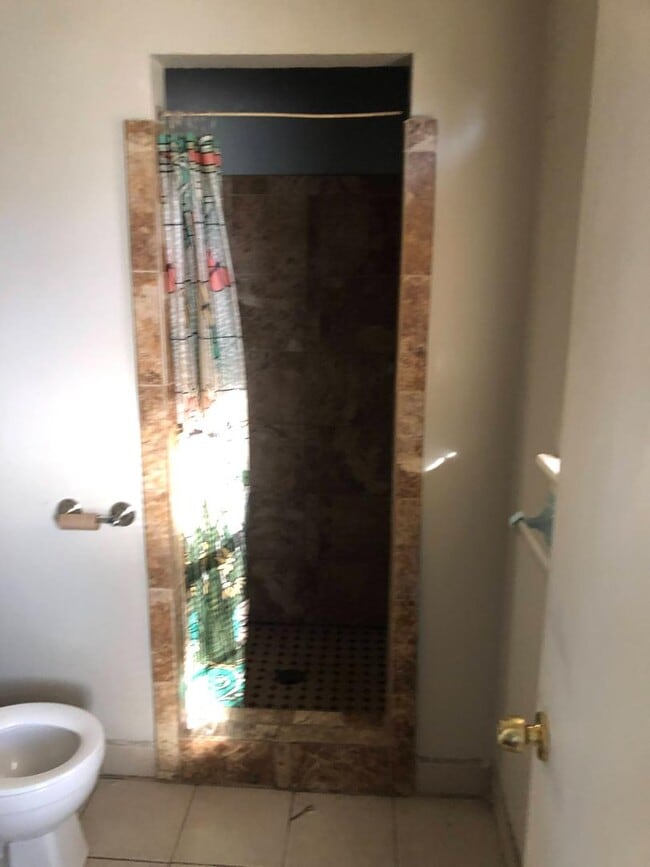 Building Photo - 908 Redstone Ln