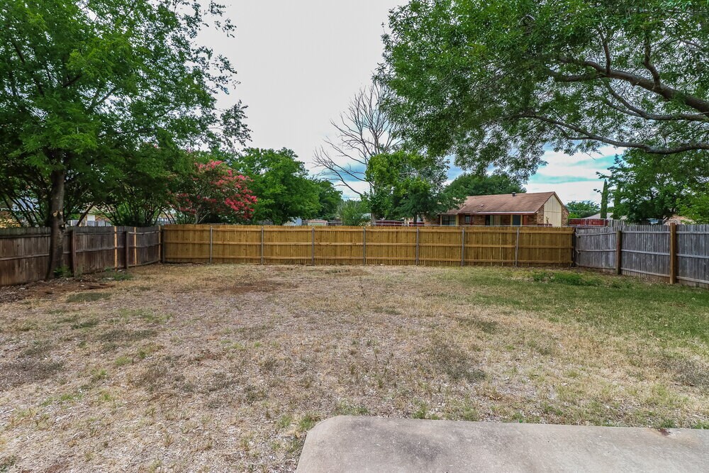 Building Photo - 3805 Bee Tree Ln