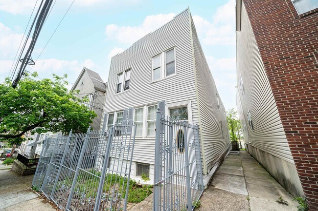 Building Photo - 269 Liberty Ave