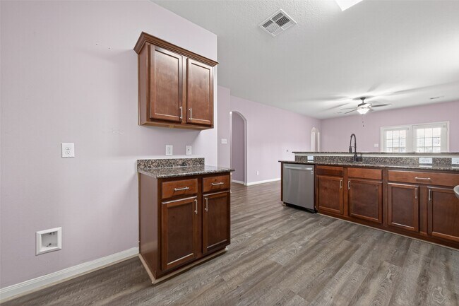 Building Photo - 30914 W Lost Creek Blvd