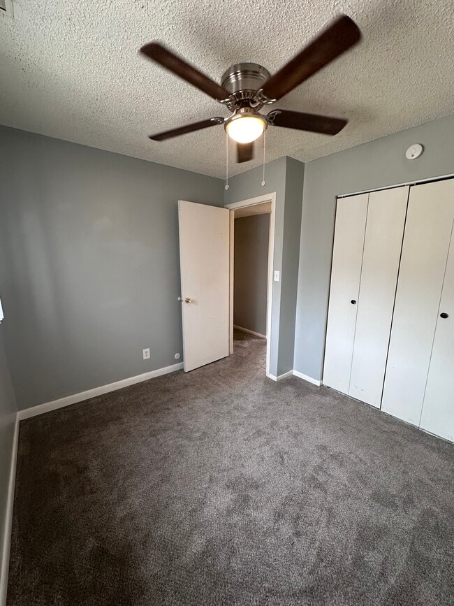 Building Photo - 1627 W Maple St