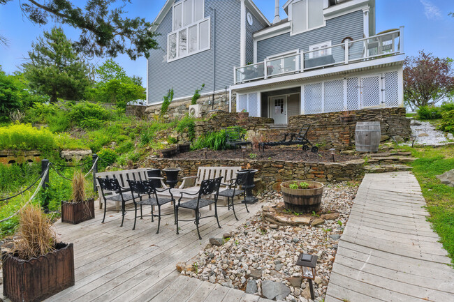 Building Photo - 1 Deer Is Rd