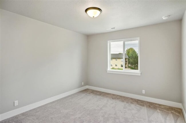 Building Photo - BRAND NEW HOME!!  4 Bedrooms, 3 Baths, Large Open Floor Plan!  Perfect Location, Must See!