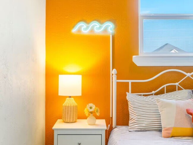 Building Photo - 986 Bahama Dr