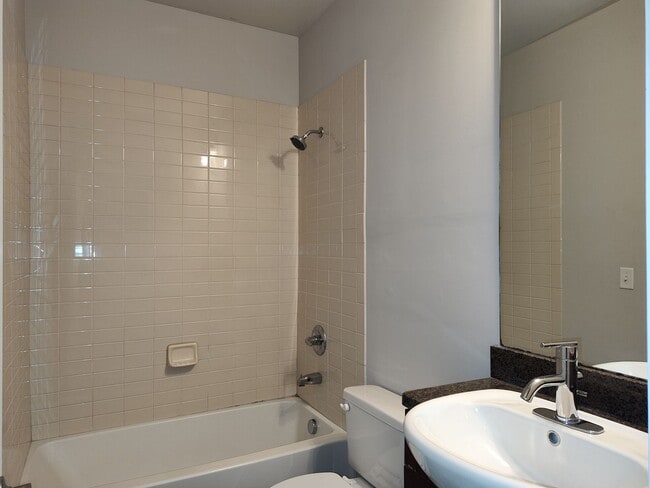 Building Photo - Modern townhome located in the M Complex c...
