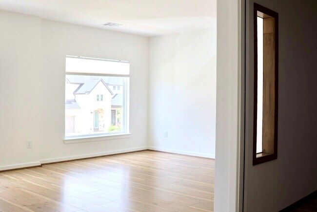 Building Photo - 17631 Carnation Gln Dr