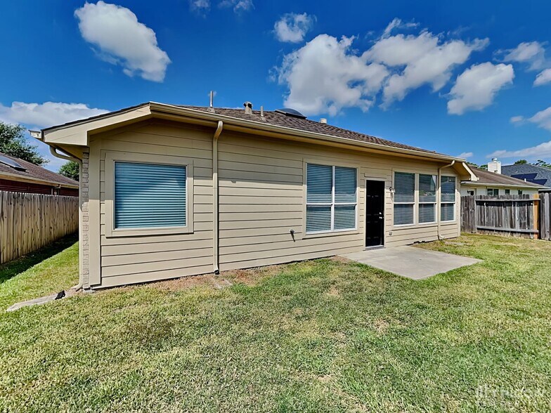 Building Photo - 24022 Holleygate Ct