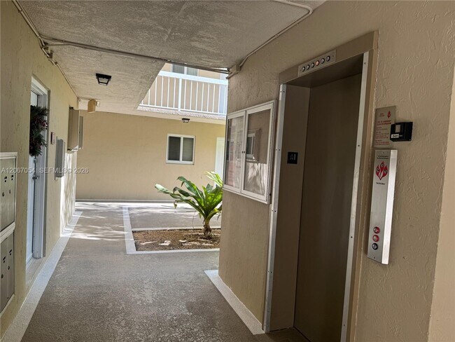 Building Photo - 7703 Camino Real