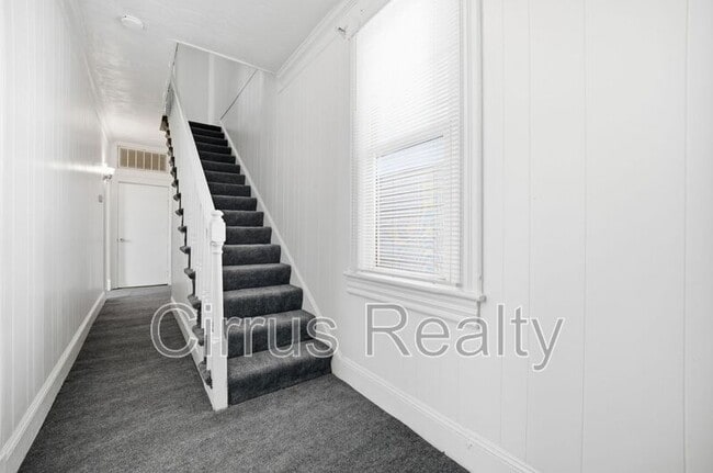 Building Photo - 1027 27th St