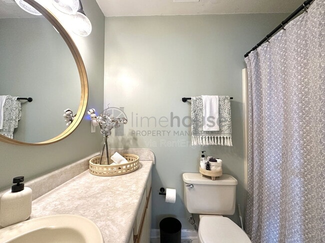 Building Photo - 828 23rd St