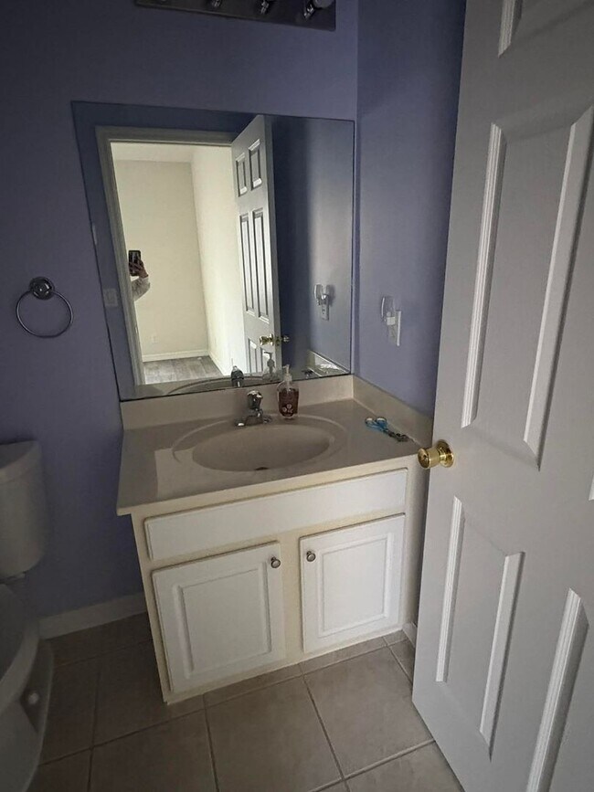 Building Photo - 2/2.5 Townhome in Fort Myers for Rent