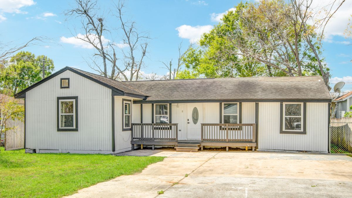 Building Photo - 418 S Kansas St