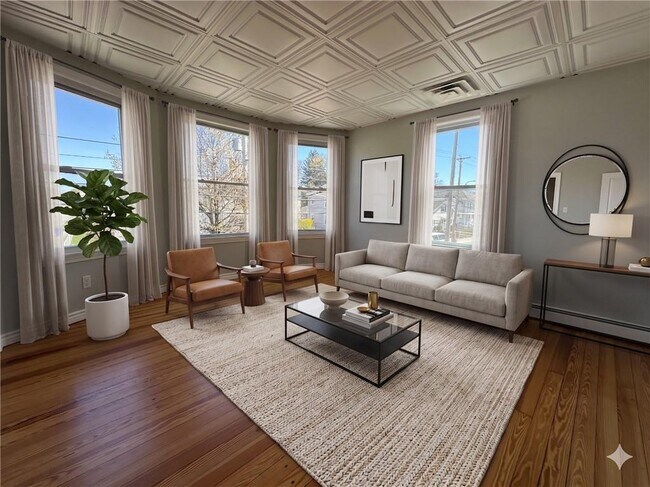 Building Photo - 904 York Ave