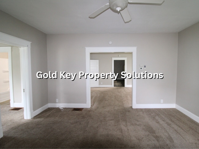 Building Photo - Updated 2 BR 1 BA House with Garage and Fe...