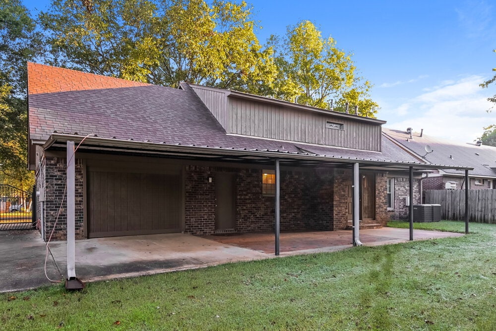 Building Photo - 861 White Pine Dr