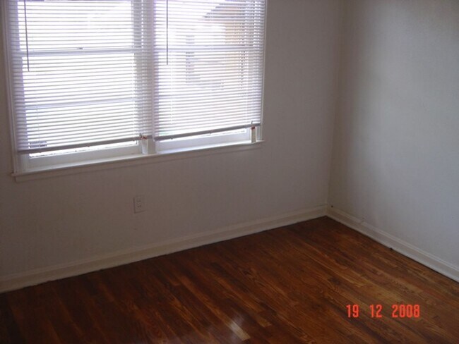 Building Photo - Charming Home in Tranquil Norwood Area