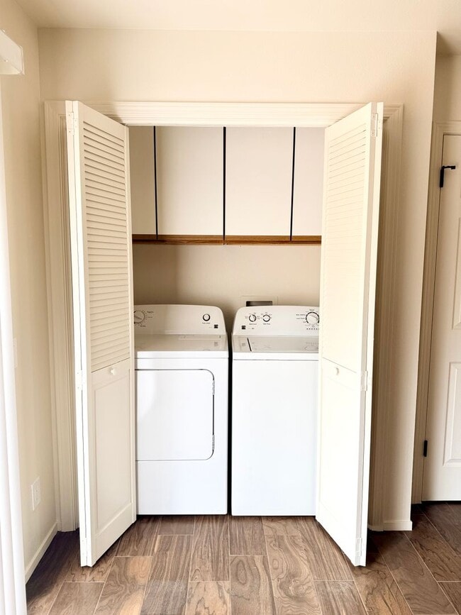 Building Photo - Lovely 3 Bedroom 2 Bathroom Available Now!