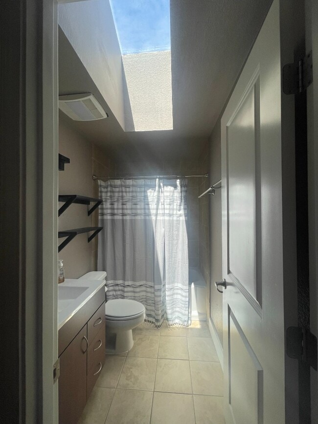 Building Photo - Cute 3 bedroom, 1 bath home located in The Meadows!