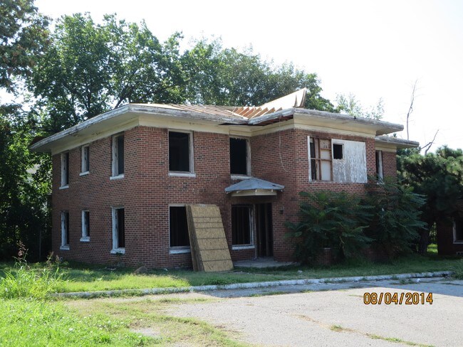 Primary Photo - 1420 NE 9th St