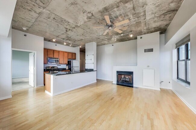 Building Photo - 1122 W Catalpa Ave