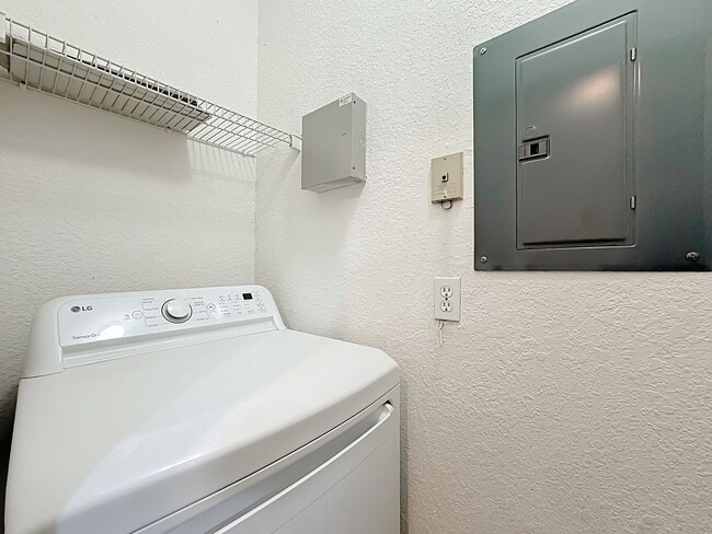 Building Photo - NEWLY RENOVATED 2-Bdrm Condo in Visconti's...