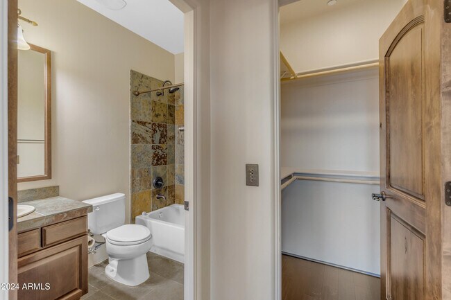 Building Photo - 2322 E Samantha Way