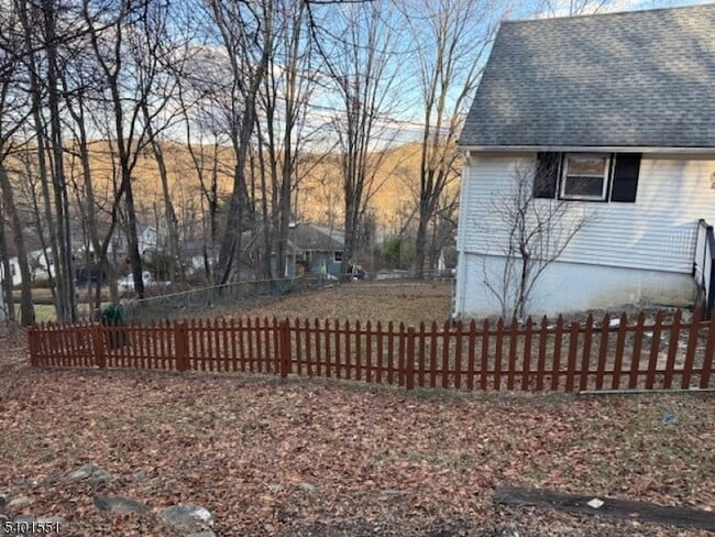 Building Photo - 59 Lakeview Dr