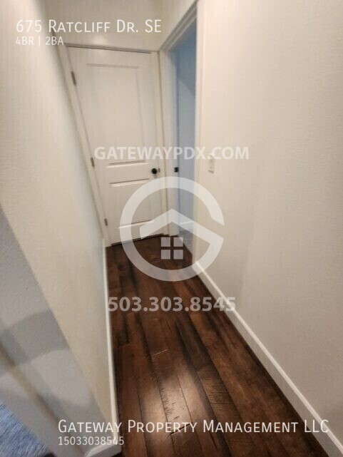 Building Photo - 675 Ratcliff Dr SE