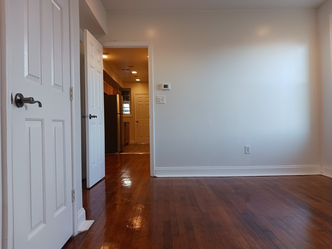 Building Photo - 1309 Bryant St NE