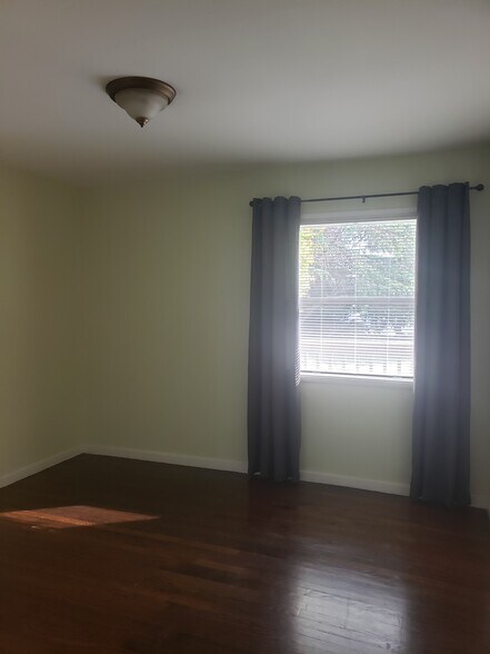 Bedroom - 1815 Broadway