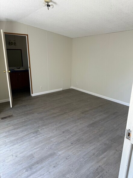 Building Photo - 865 Qappuella Dr