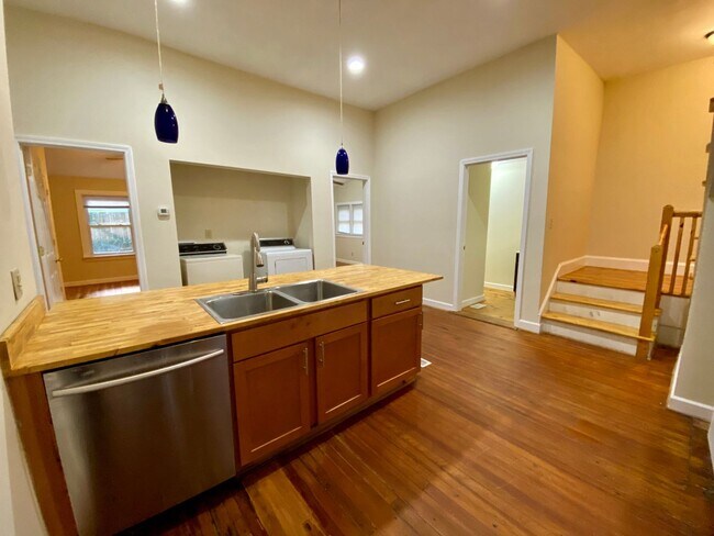 Building Photo - Olympia