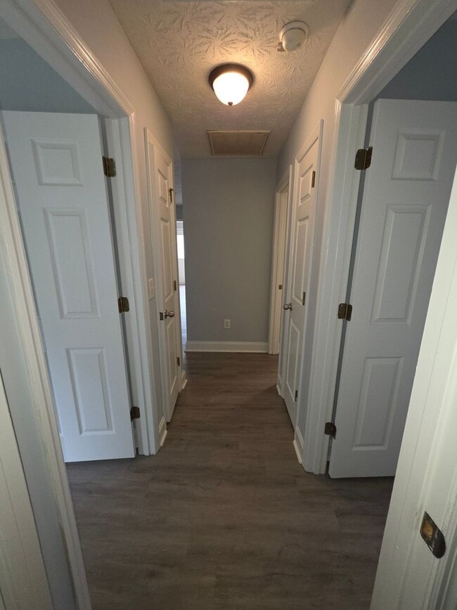 Building Photo - A Great Starter Home Just For YOU!
