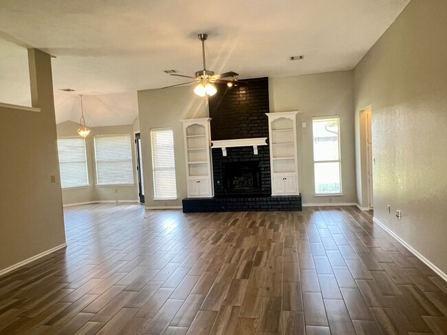 Building Photo - 9300 Buttonwood Ave