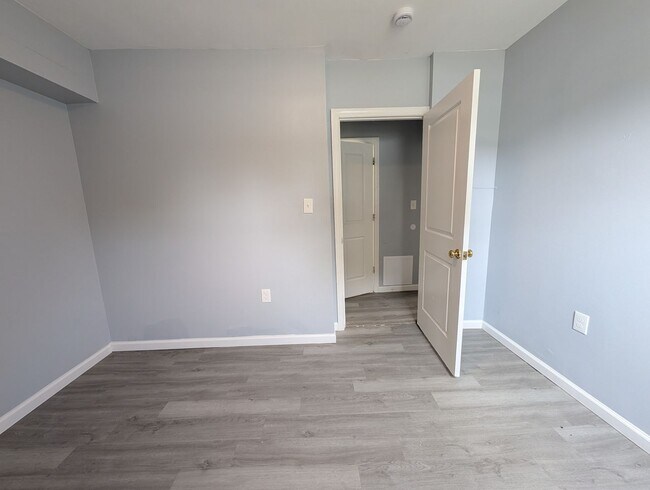 Building Photo - 1307 6th Ave