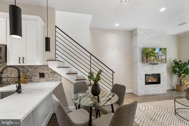 Building Photo - 1417 Staples St NE