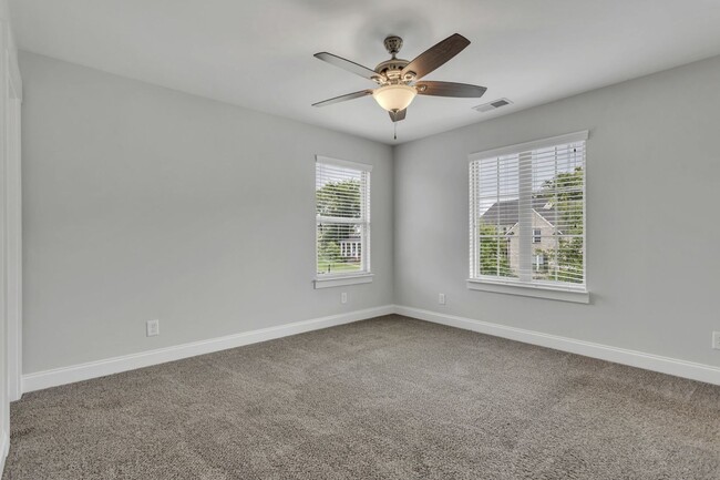 Building Photo - 4BR/3.5BA All-Brick Home Near Top Williams...