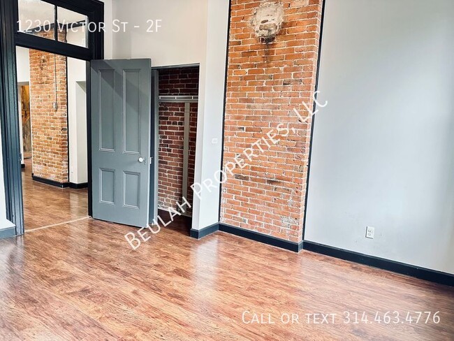 Building Photo - Newly Renovated 2BD/2BA in Walkable Soulard