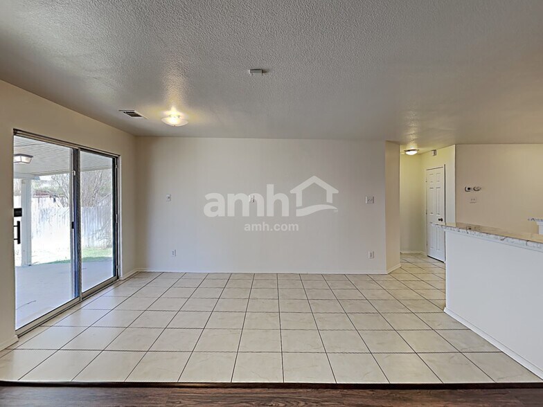 Building Photo - 5820 Bridal Trl