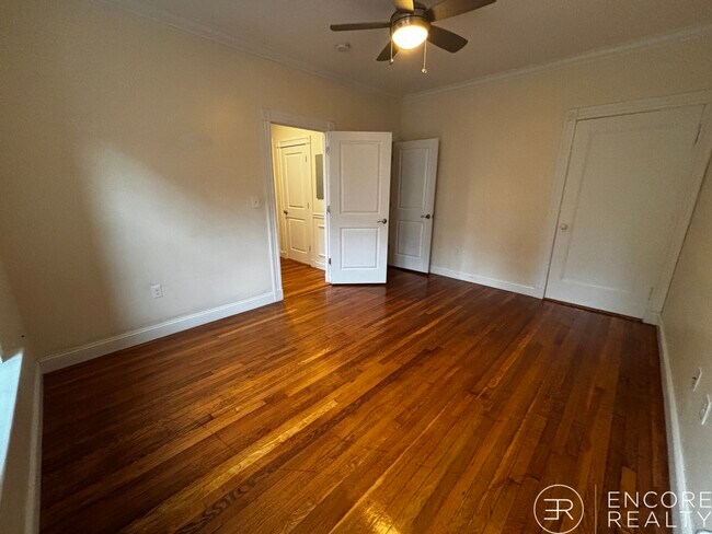 Building Photo - 15 Glenville Ave