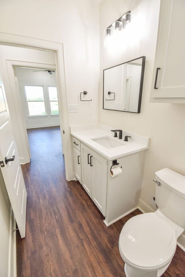 Building Photo - Tour Today! Stunning 4 Bedroom 2 Bath in W...