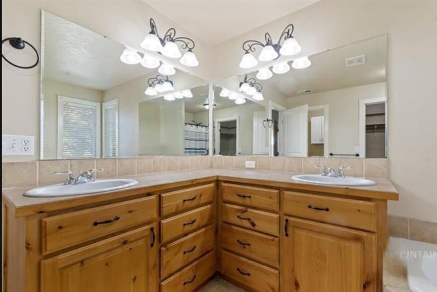 Building Photo - 5073 N Dove Ridge Pl
