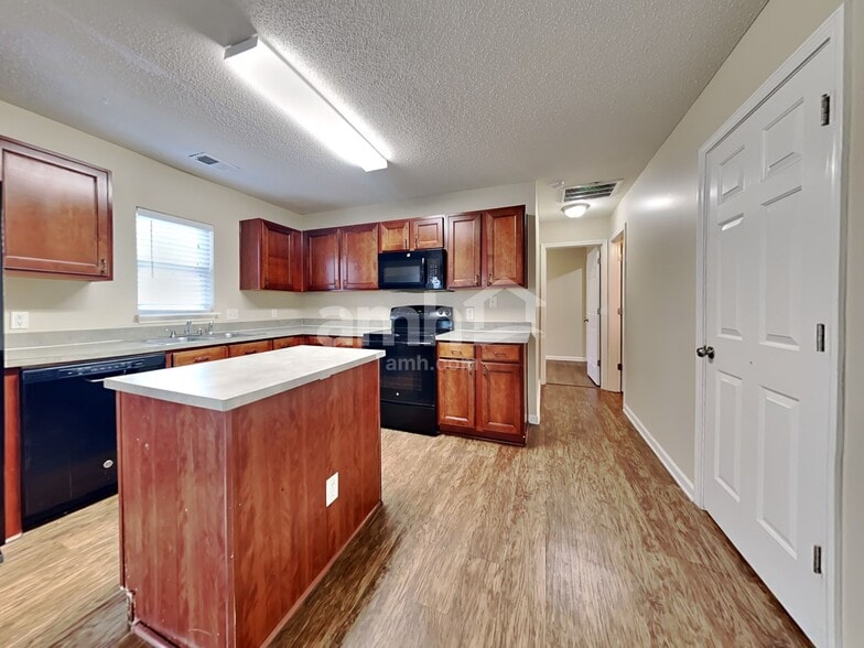 Building Photo - 418 Dovetail Cir