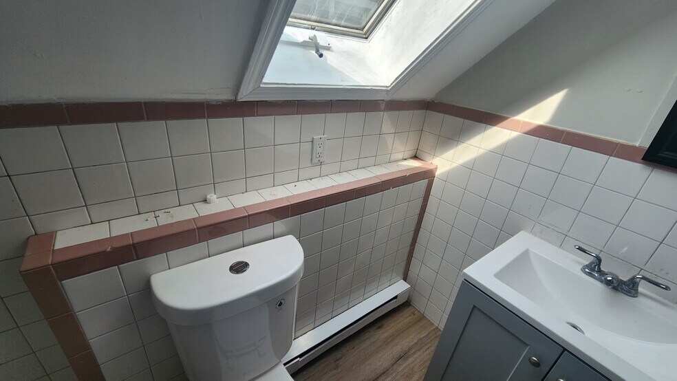 Building Photo - 114 Cedar Hill Ave